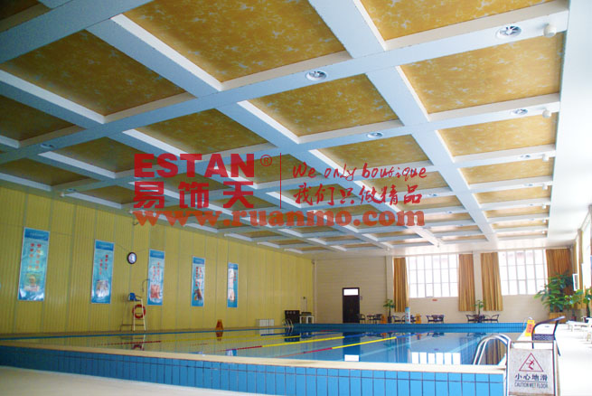 學(xué)校游泳館